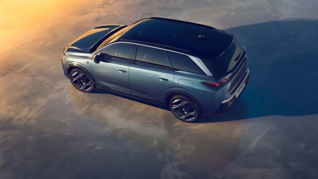 Peugeot 5008 mới ra mắt: Phiên bản thuần điện là chủ đạo, không còn phiên bản chỉ sử dụng động cơ.