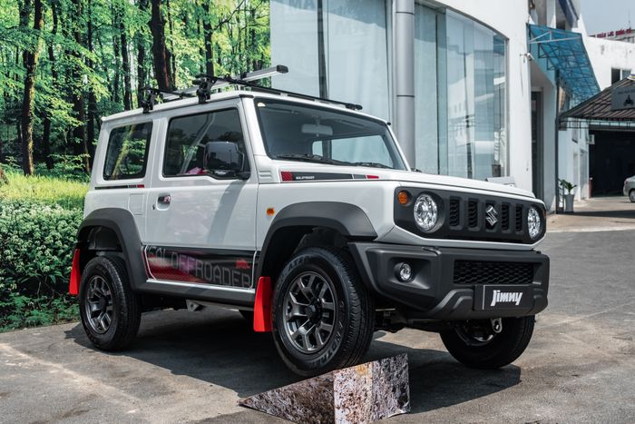 Suzuki Jimny giá 799 triệu tại đại lý: Tem mới, phối màu đặc sắc, có phụ kiện cho những người đam mê dã ngoại - Ảnh 6.