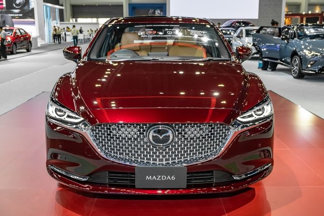 Điểm nổi bật của phiên bản kỷ niệm 20 năm của Mazda6: Giá cả tương đương với Mercedes C-Class, nhiều chi tiết được chăm chút đặc biệt - Hình 2.