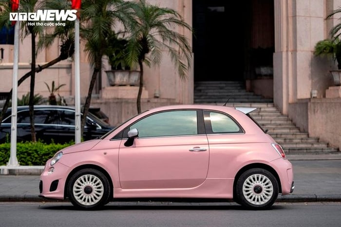 'Soi' chiếc xe Fiat 500 mới mua của Hòa Minzy - Hình 5.