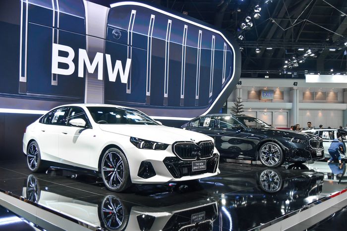 Chi tiết về BMW 5-Series thế hệ mới tại Triển lãm BIMS 2024: Giá từ 2,4 tỷ đồng, dự kiến về Việt Nam vào cuối năm nay - Ảnh 12.