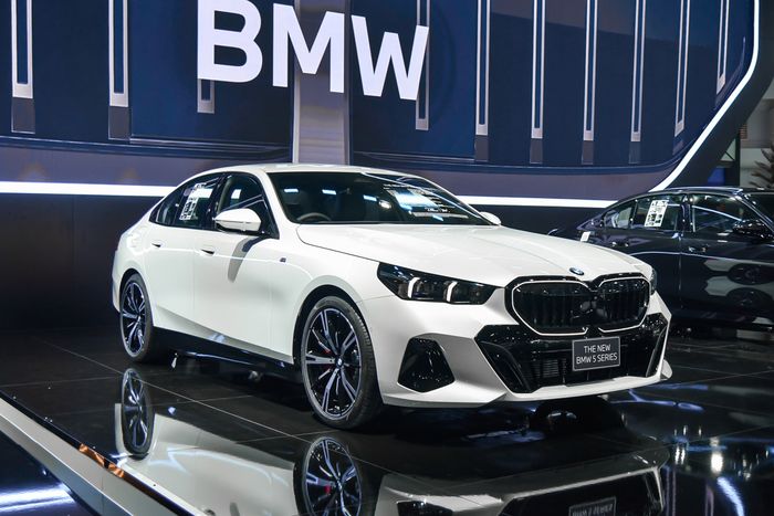 Thông tin chi tiết về BMW 5-Series thế hệ mới tại Triển lãm BIMS 2024: Giá từ 2,4 tỷ đồng, dự kiến sẽ về Việt Nam vào cuối năm nay - Ảnh 2.