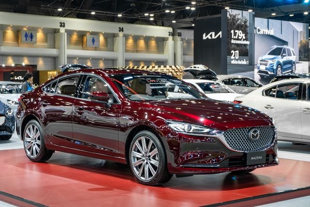 Điểm nổi bật của phiên bản kỷ niệm 20 năm của Mazda6: Giá cả tương đương với Mercedes C-Class, nhiều chi tiết được chăm chút đặc biệt - Hình 1.