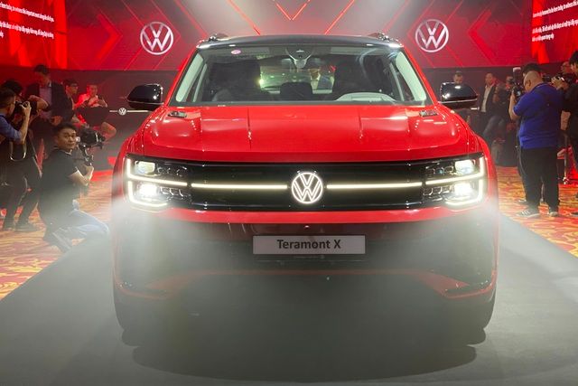 VW Teramont X ra mắt tại Việt Nam: Giá từ 1,998 tỷ đồng, có 2 phiên bản, tích hợp nhiều công nghệ, cạnh tranh với Explorer với mức giá rẻ hơn chính xác 1 triệu đồng - Hình ảnh 8.