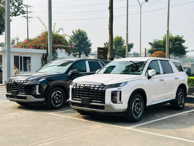 Dòng SUV 7 chỗ cố gắng thanh lý hàng: Nhiều mẫu giảm giá, có mẫu giảm tới hơn 400 triệu - Ảnh 2.