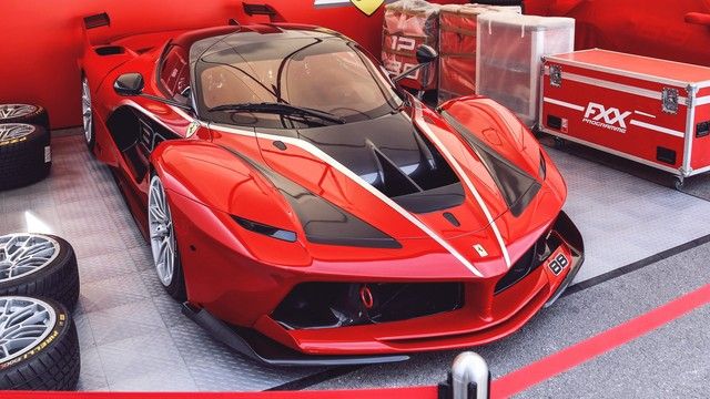 Để sở hữu chiếc xe Ferrari này tại Việt Nam, bạn cần phải sẵn sàng với một khoản tiền không nhỏ: thậm chí chỉ cần va chạm nhẹ cũng có thể phải chi hàng tỷ đồng để sửa chữa.