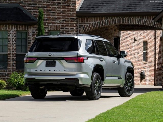 Đại lý cá nhân ra mắt Toyota Sequoia với giá trên 7 tỷ: Một dòng SUV full-size thông thường nhưng đắt hơn cả GLS và X7 tại Việt Nam - Ảnh 2.