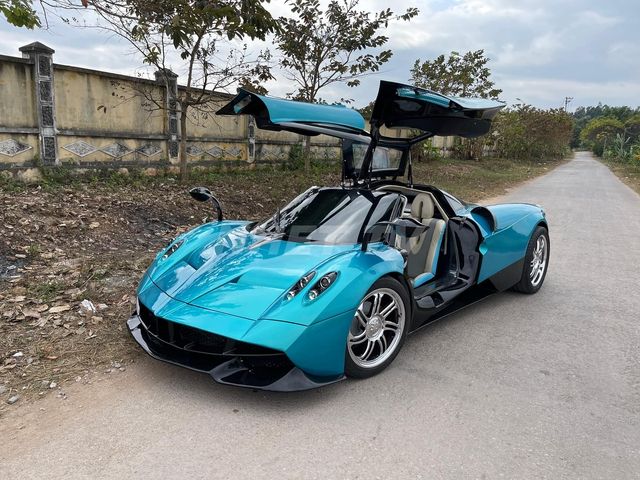 Nhóm bạn trẻ 2K hoàn thành 'siêu phẩm' giống Pagani Huayra đón Tết sau 500 ngày chế tạo: Trông như thật, màu sơn lấp lánh hơn xe Minh Nhựa - Ảnh 1.