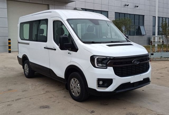 Ford Transit mới sắp có mặt tại Việt Nam: Đèn pha giống Ranger, hai màn hình 12,3 inch và hệ thống ADAS tương tự xe con - Ảnh 2