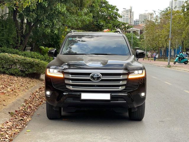 Toyota Land Cruiser đã đi hơn 34.000 km vẫn được rao bán với giá cao hơn so với giá xe mới - Hình 1.