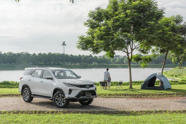 Toyota Fortuner 2024 có cơ hội lớn tại thị trường Việt Nam khi được cải tiến về tiện nghi, giảm giá bán và không còn sử dụng hộp số sàn - Ảnh 1.