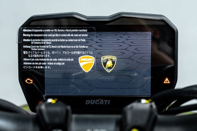 Chi tiết chiếc Ducati Streetfighter V4 Lamborghini của vợ chồng Đoàn Di Băng: Giá tương đương với Mercedes C 300 - Hình 9.