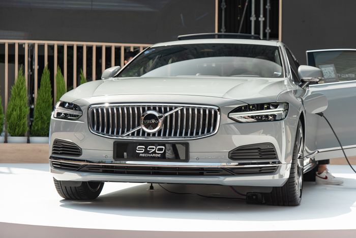 Xem chi tiết Volvo S90 Recharge vừa ra mắt: Giá 2,89 tỷ đồng, sedan hạng sang cỡ trung rộng và mạnh mẽ nhất Việt Nam - Ảnh 3.