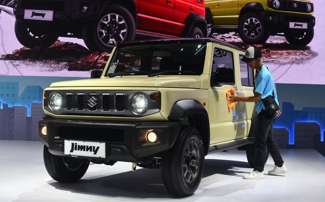 Suzuki Jimny 5 cửa tiếp tục gây sốt với việc bán được 1.200 xe trong 3 ngày đầu tiên và có thể sẽ có mặt tại Việt Nam - Ảnh 1.