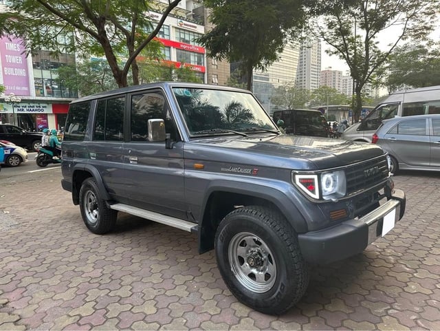 Cơ hội sở hữu Toyota Land Cruiser 33 năm tuổi với giá chỉ 750 triệu, chủ xe tiết lộ: 'Đã nâng cấp kính chỉnh điện, trang bị ống xả từ Mercedes G 63' - Ảnh 1