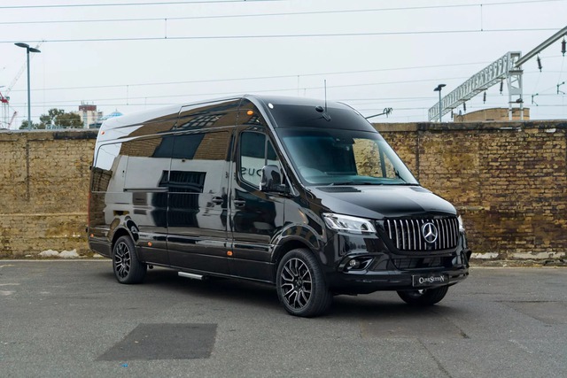 Mercedes-Benz Sprinter VIP-Class siêu sang, có giá không thua kém xe Bentley Flying Spur nhưng vẫn đủ cho 9 người - Ảnh 1.