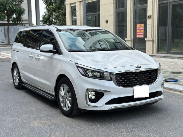 Sau 4 năm và 9.000 km, chủ xe rao bán Kia Sedona với giá hơn 1 tỷ đồng, nhưng bị CĐM nhận xét rằng thà chọn mua Carnival cũ hơn - Ảnh 1.