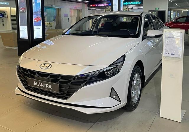 Đại lý thanh lý Hyundai Elantra phiên bản Tiêu chuẩn với mức giá chưa từng thấy: Lần đầu giá giảm xuống còn 529 triệu, rẻ hơn cả Hyundai Accent phiên bản 'full' - Hình ảnh 1.