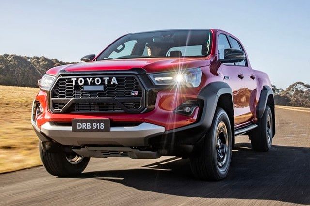 Toyota Hilux Revo GR Sport mới sẽ ra mắt trong tháng 3 - Hình 2.