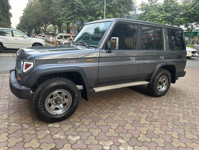 Cơ hội sở hữu Toyota Land Cruiser 33 năm tuổi với giá chỉ 750 triệu, chủ xe tiết lộ: 'Đã nâng cấp kính chỉnh điện, trang bị ống xả từ Mercedes G 63' - Ảnh 4