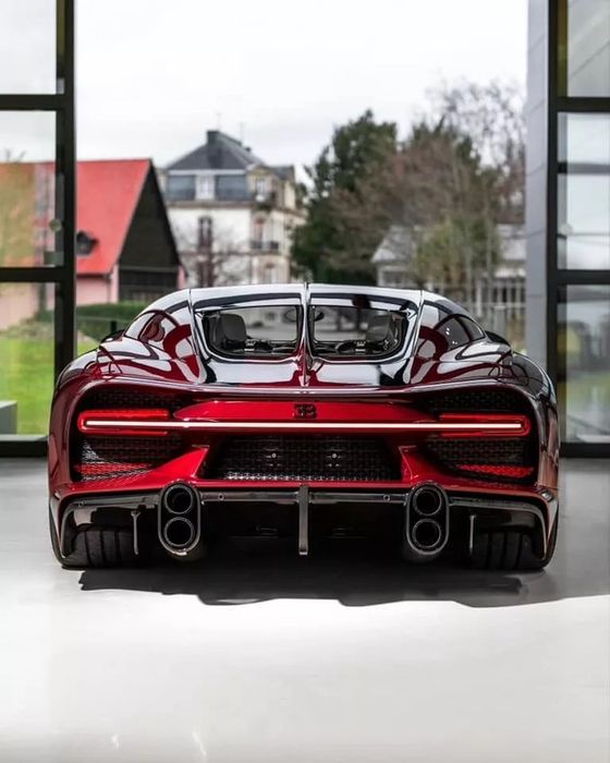 Bugatti Chiron đón năm mới với hình ảnh ấn tượng - Ảnh 4.