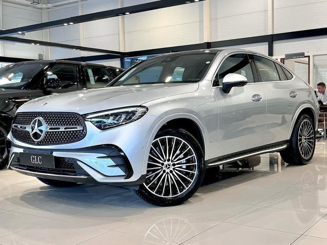 Đại lý tiếp nhận đặt cọc cho Mercedes-Benz GLC 300 Coupe 2024: Giá dự kiến 3,3 tỷ, xe mới sẽ có vào cuối năm - Hình 1.