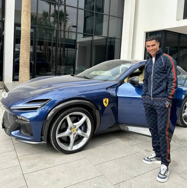 Cristiano Ronaldo mua chiếc Ferrari Purosangue, thậm chí thừa nhận không biết hiện tại mình sở hữu bao nhiêu chiếc xe - Ảnh: 1.