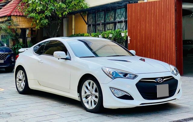 'Xe thể thao' Hyundai Genesis Coupe cũ đang được bán với giá tương đương với chiếc xe hạng nhỏ Accent mới - Hình 1.