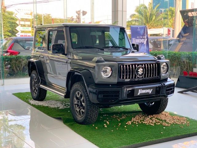 Suzuki Jimny sắp tăng giá, nhưng khách hàng vẫn còn hơn 1 tháng để quyết định mua xe.