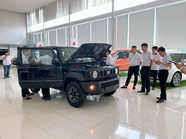 Thêm một lô xe Suzuki Jimny sắp được nhập về Việt Nam, các đại lý thông báo sẽ ra mắt vào tháng 3 năm sau, khách hàng vẫn tiếp tục chờ đợi háo hức - Ảnh 2.