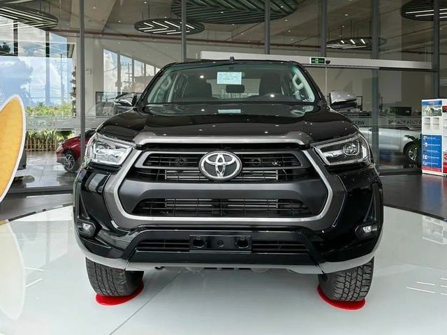 Các đại lý tiếp tục nhận đặt cọc cho dòng xe Toyota Hilux 2024, thông tin mới nhất về việc ra mắt tại Việt Nam vào tháng 5: Giá dự kiến hơn 700 triệu đồng, một thách thức không nhỏ đối với Ranger - Hình ảnh 1.