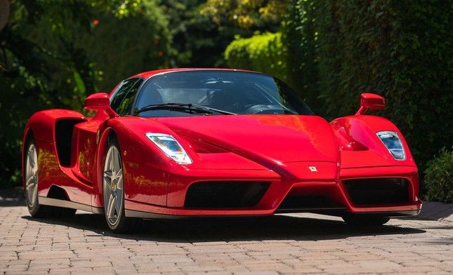 Nhân viên đại lý đâm mạnh vào đầu chiếc siêu xe Ferrari Enzo trị giá hàng triệu USD - Ảnh 3.