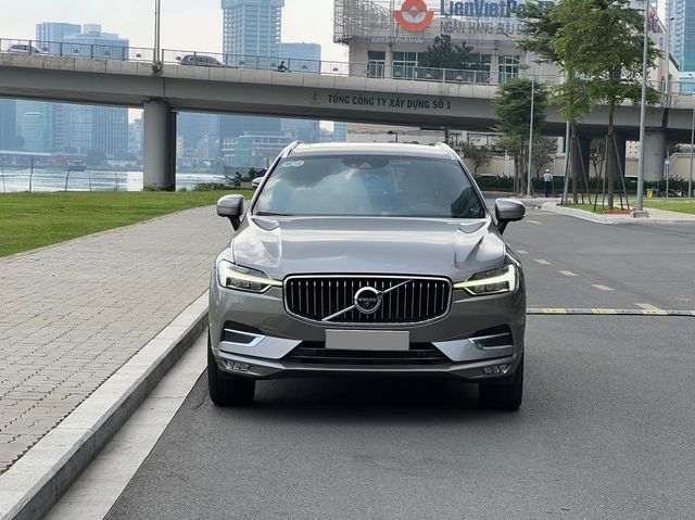 Volvo XC60 được bán chỉ với giá 1,3 tỷ đồng: Số lượng nhập khẩu giới hạn, có nhiều tính năng hơn so với phiên bản mới - Hình 1.