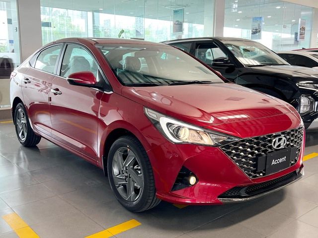 Hyundai có cơ hội vượt qua Toyota sau 2 năm bị tụt lại ở Việt Nam: Corolla Cross bán chậm, trong khi Santa Fe và Tucson tăng tốc sau khi giảm giá - Hình ảnh 1.