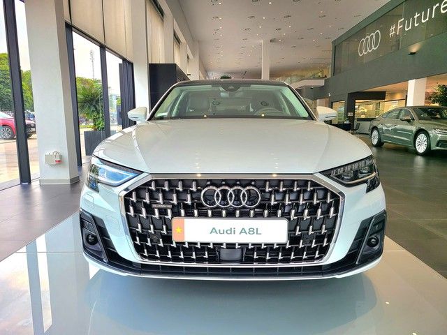 Audi A8L giảm giá không thấy từ trước tại đại lý: Giá xuất phát 4,1 tỷ, sản xuất năm 2022, rẻ hơn đáng kể so với 7-Series và S-Class - Ảnh 1.