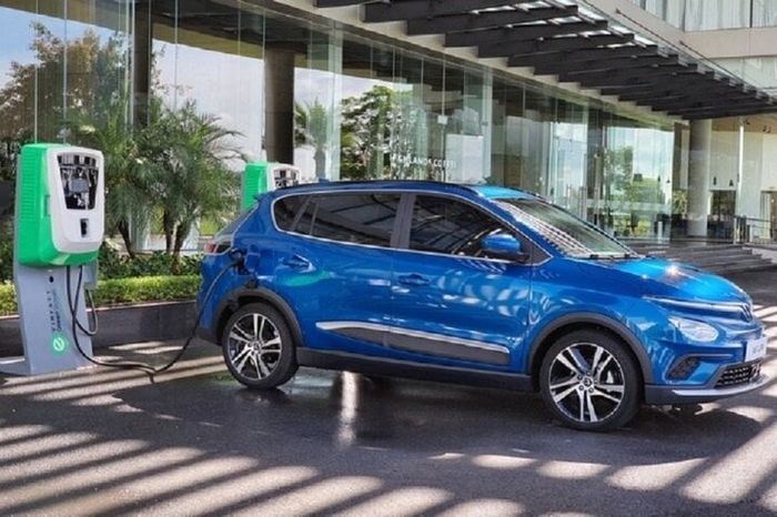 Việc sạc ô tô điện tại nhà có phải là lựa chọn tiết kiệm hơn so với việc sạc tại trạm công cộng? - Xem Ảnh.