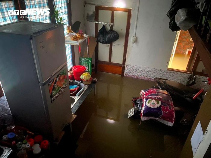Xe cộ bị ngập, người dân Huế 'khóc ròng' - Ảnh 13.