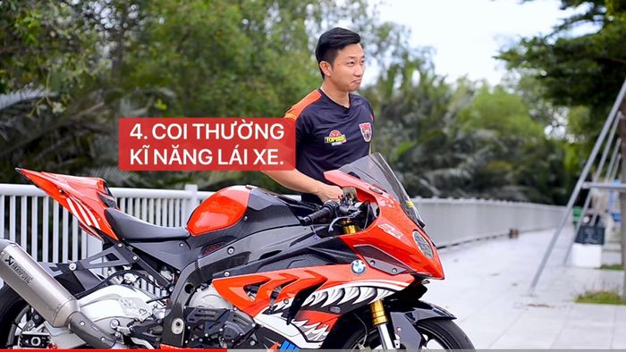 Hình ảnh của giáo viên dạy lái moto của người mẫu Ngọc Trinh - Ảnh 5.