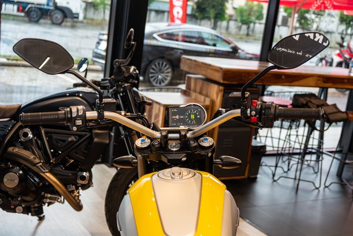 Ducati Scrambler Icon 2023: Giá 379 triệu tại Việt Nam - Hình 6.