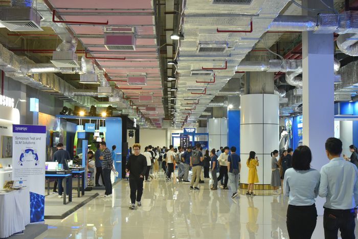 Dạo một vòng triển lãm VIIE 2023: Trải nghiệm lái thử VinFast và khám phá đa dạng máy bay không người lái cùng các công nghệ sáng tạo - Ảnh 22.