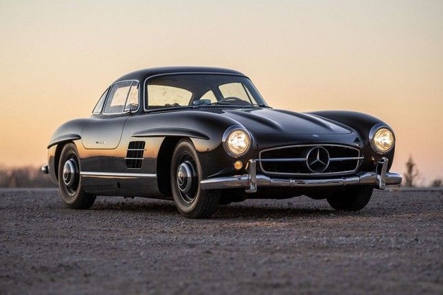 Nhóm thanh niên Đắk Lắk tự tay chế tạo chiếc xe cổ Mercedes-Benz 300 SL - Ảnh 2.