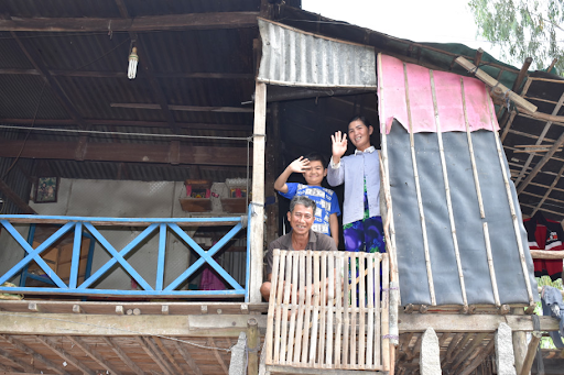 Thương lắm niềm vui của bà con vùng lũ khi được sống trong Nhà an toàn: 'Con tui hỏi sao 3,4 đêm má không ngủ, tui nói tại mừng quá con ơi!' - Ảnh 7.