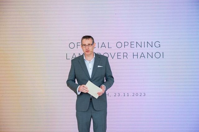 Giám đốc JLR khu vực châu Á - Thái Bình Dương: ‘Việc khai trương showroom mới theo phong cách độc đáo tại Việt Nam là một cơ hội to lớn cho JLR’ - Ảnh 3.