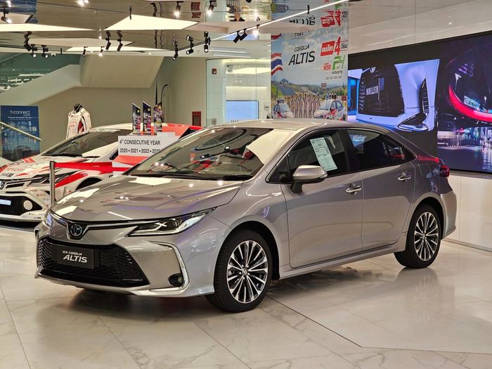 Đại lý tiết lộ hàng loạt cải tiến trên Toyota Corolla Altis 2023 sắp ra mắt tại Việt Nam: Bao gồm những trang bị độc đáo chỉ có trong phân khúc - Xem ảnh 1