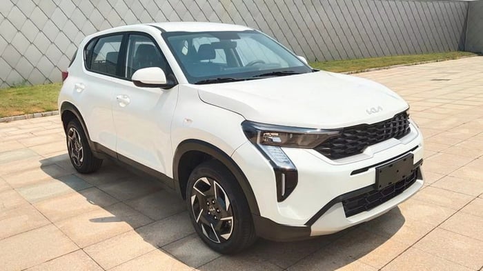 Kia Sonet facelift lộ diện hoàn hảo - Ảnh 1.