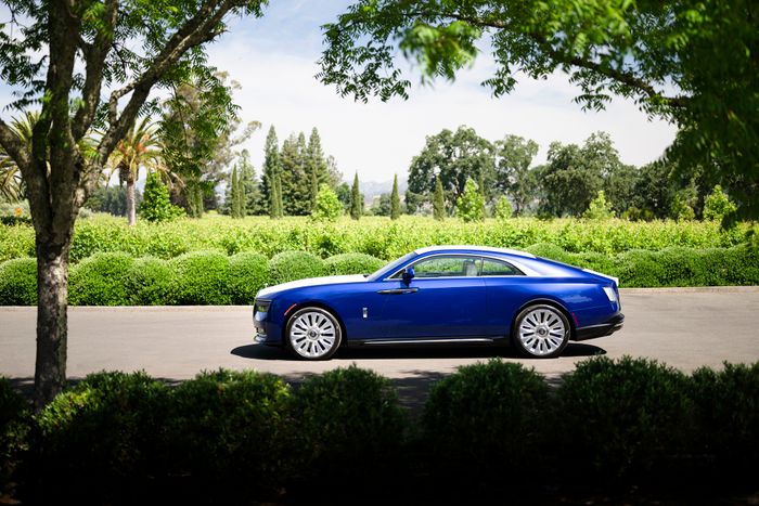 Ngồi thử Rolls-Royce Spectre 18 tỷ: Xe điện hạng sang có gì đặc biệt? - Ảnh 12.