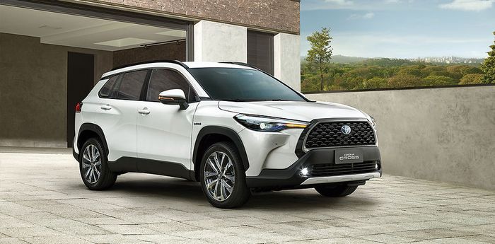 Toyota Corolla Cross đang bán rất chạy, trong khi Toyota C-HR từng được nhập khẩu vào Việt Nam nhưng đã bị lãng quên và ngưng hoạt động tại một thị trường - Hình 2.