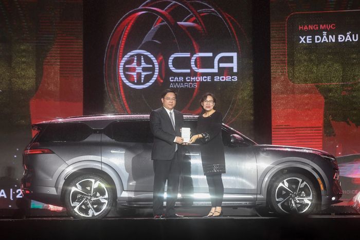 Những hình ảnh ấn tượng nhất từ đêm Gala trao giải Car Choice Awards - Ảnh 10.