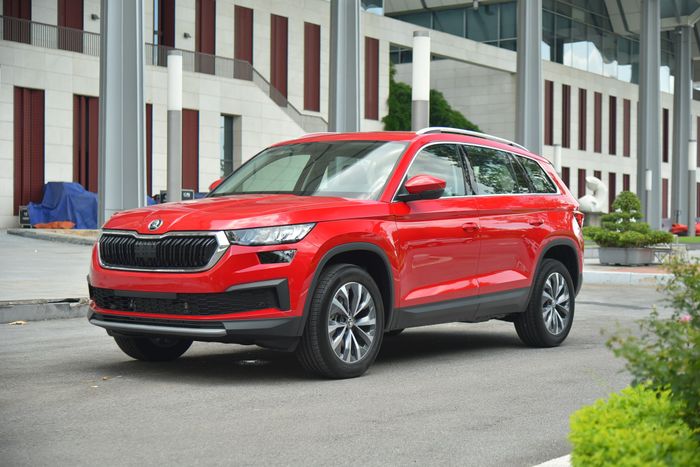 Chi tiết về Skoda Kodiaq phiên bản tiêu chuẩn: Rẻ hơn 220 triệu đồng, nhưng có gì đáng giá? - Ảnh 1.