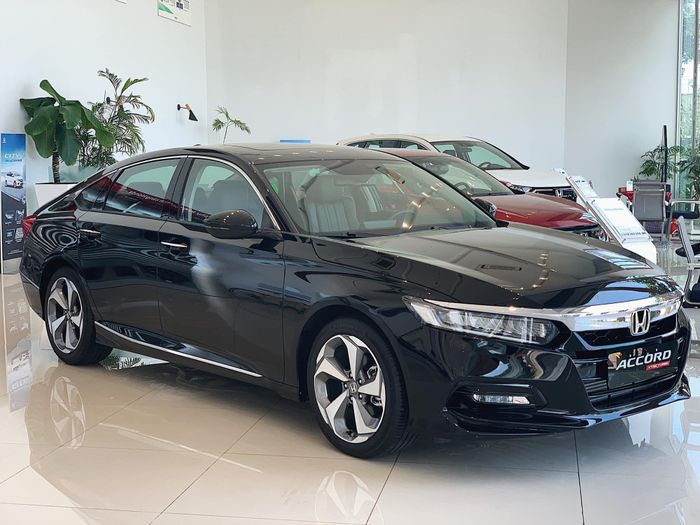 Giá xe Honda Accord giảm sâu tại đại lý: Giảm 250 triệu đồng, rẻ hơn Camry phiên bản tiêu chuẩn - Ảnh 1.